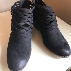 NEW Black 9W Fergalicious Bandana Ankle Boots